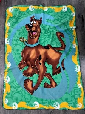 Scooby-Doo Vintage Scooby-Doo Peace Signs Fleece Throw Blanket Vintage Peace